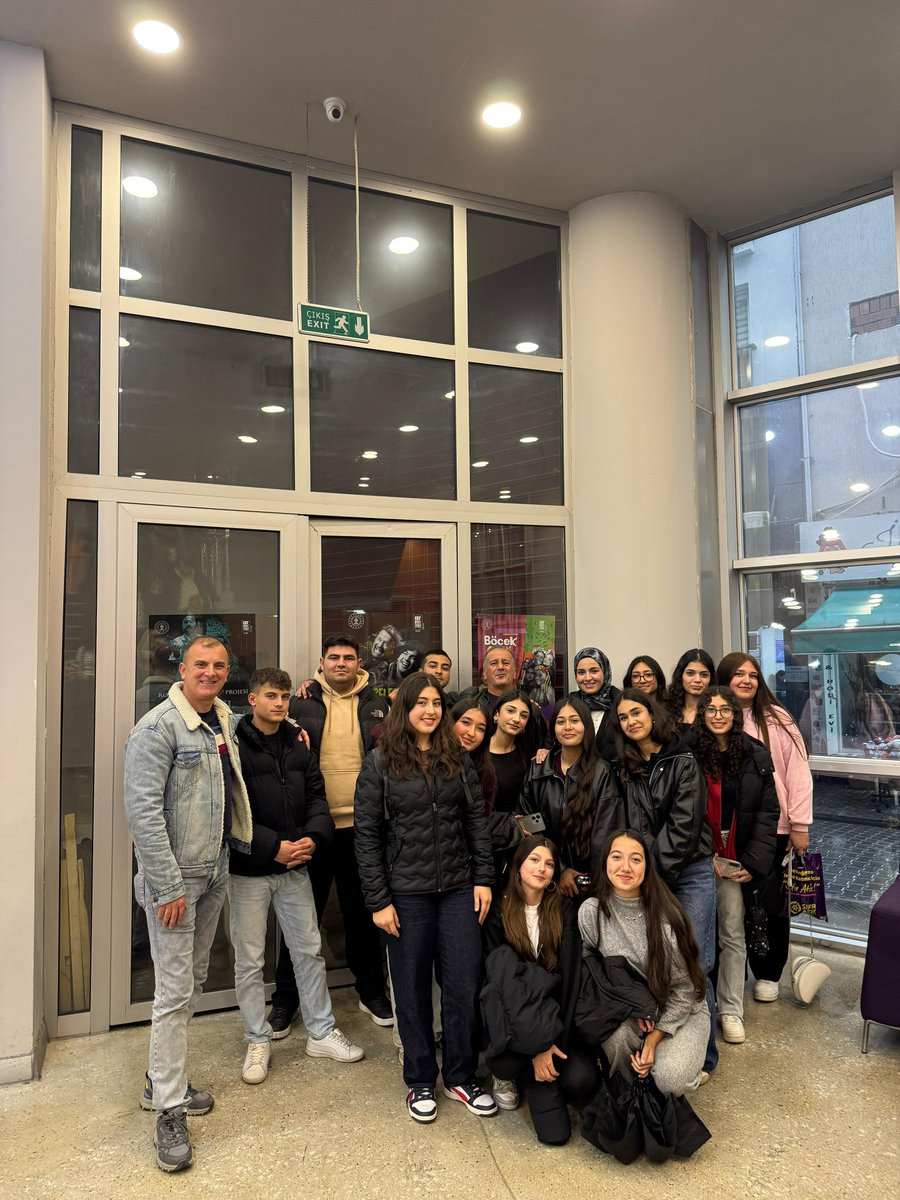 eacmtal's tweet photo. Erdinç Ahmet Cengiz Mesleki ve Teknik Anadolu Lisesi Tiyatro Kulübü olarak öğrencilerimizle birlikte İzmir Devlet Tiyatrosu Ragıp Haykır Sahnesi'nde Radyo-yu Hümayun adlı oyunu izledik. https://t.co/PdAJ1eCLm6