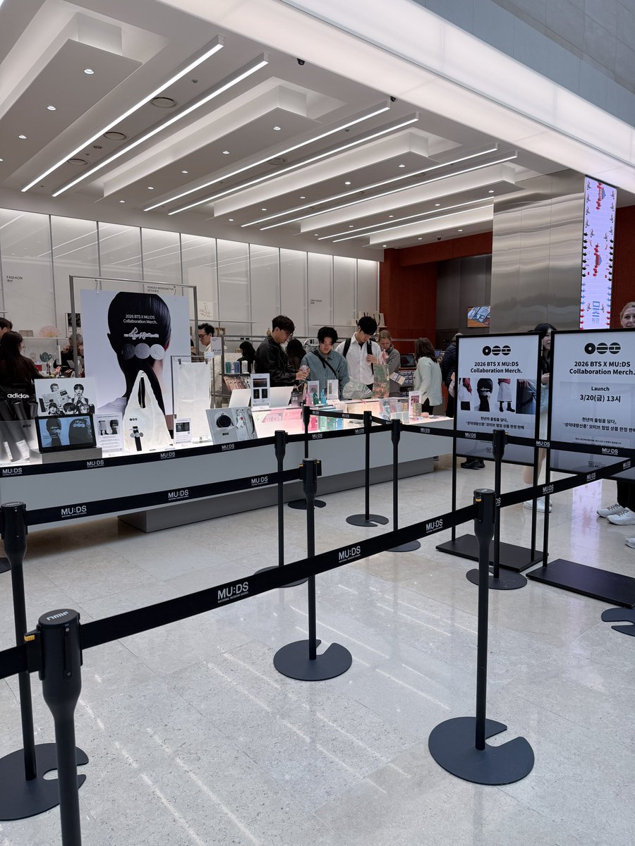 Zoe ⟭⟬⁷ 🌊 we SWIM forever 🌊💜💛 tweet media