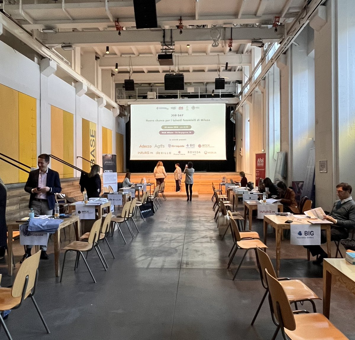 ComuneMI's tweet image. È in partenza a #BASE Milano il job day ‘Nuova chance per i talenti femminili di Milano’. Un’opportunità concreta di rilancio professionale organizzato da @CCIFranceItalie @ComuneMI @AfolMet per far incontrare donne disoccupate e aziende con posizioni aperte #lavoro #reskilling