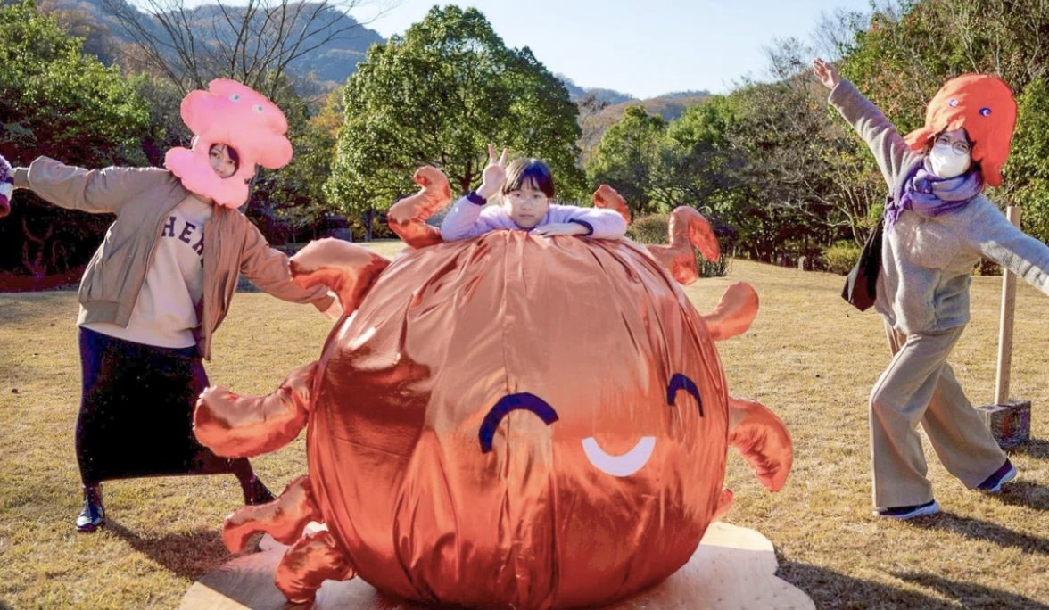 「なぜ“どろ”を選んだかというと、触ったときのグニャグニャした感覚がおもしろかったから！でももしかしたら、“どろ”の固定化されていない状態、常に変化し続ける状態が好きというのが大きな理由かもしれません」

「ひとひと ～あなたにとっての炎は何ですか？～」アーティストトーク 第２弾は