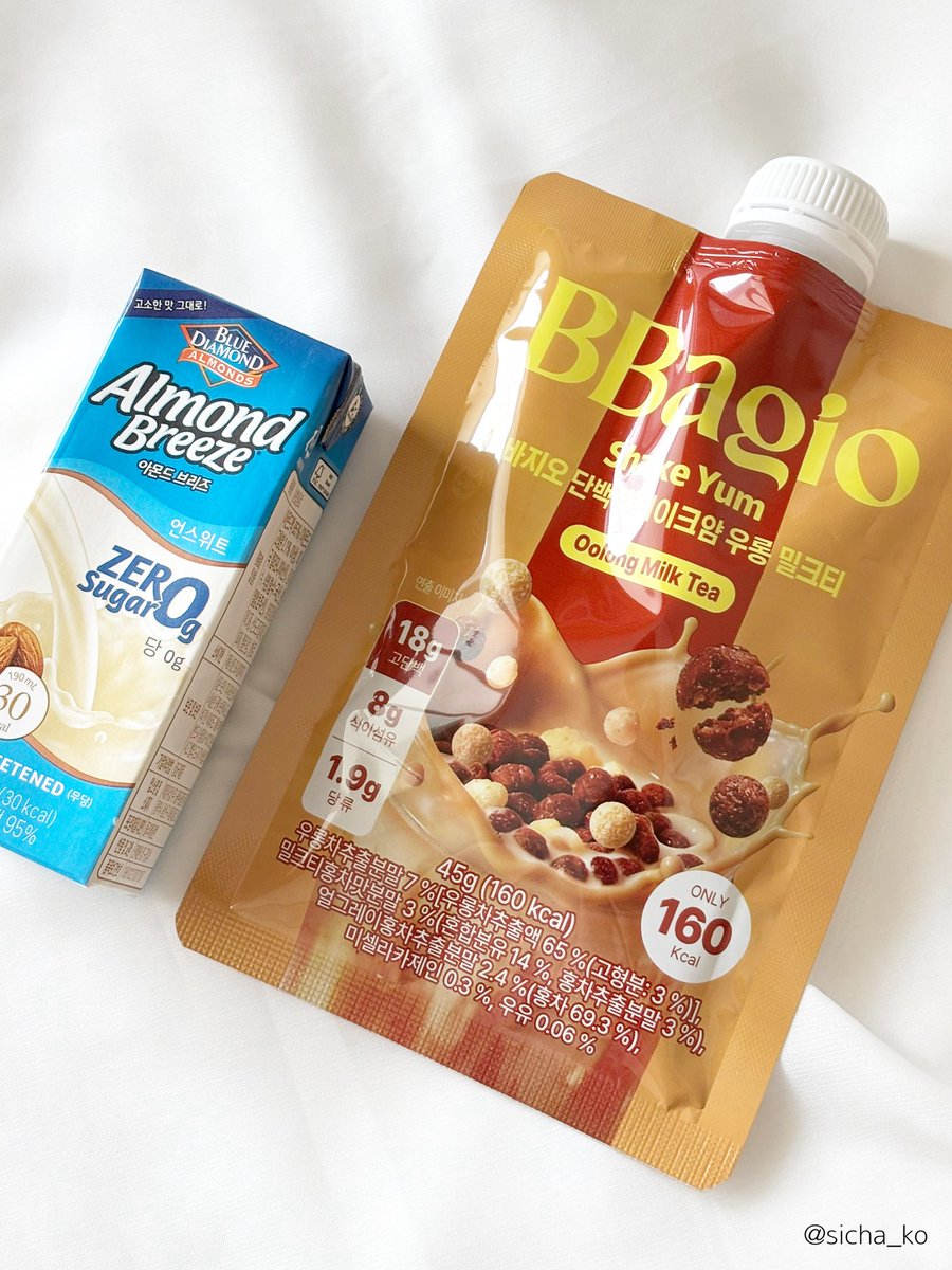 #협찬 @bbagio_kr

단쉐 맛집 바지오에서 ꫛꫀꪝ신제품 3종이 출시되어서 하나씩 다 먹어봤어요.ᐟ

파우치에 들어있어서 휴대성이 높은 점이 맘에 들었슨
바지오 단쉐의 최고 장점은 다양한 맛도 맛이지만
정말 잘 녹는다는 거 아닐까 싶은데요,

찬물이나 냉장 보관한 아몬드 브리즈와 먹어도 가루