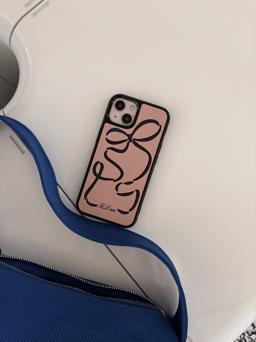 자켓 입고 이 케이스 들면 뭔가 일 잘하는데 귀여운 사람 된 기분 💼🎀??