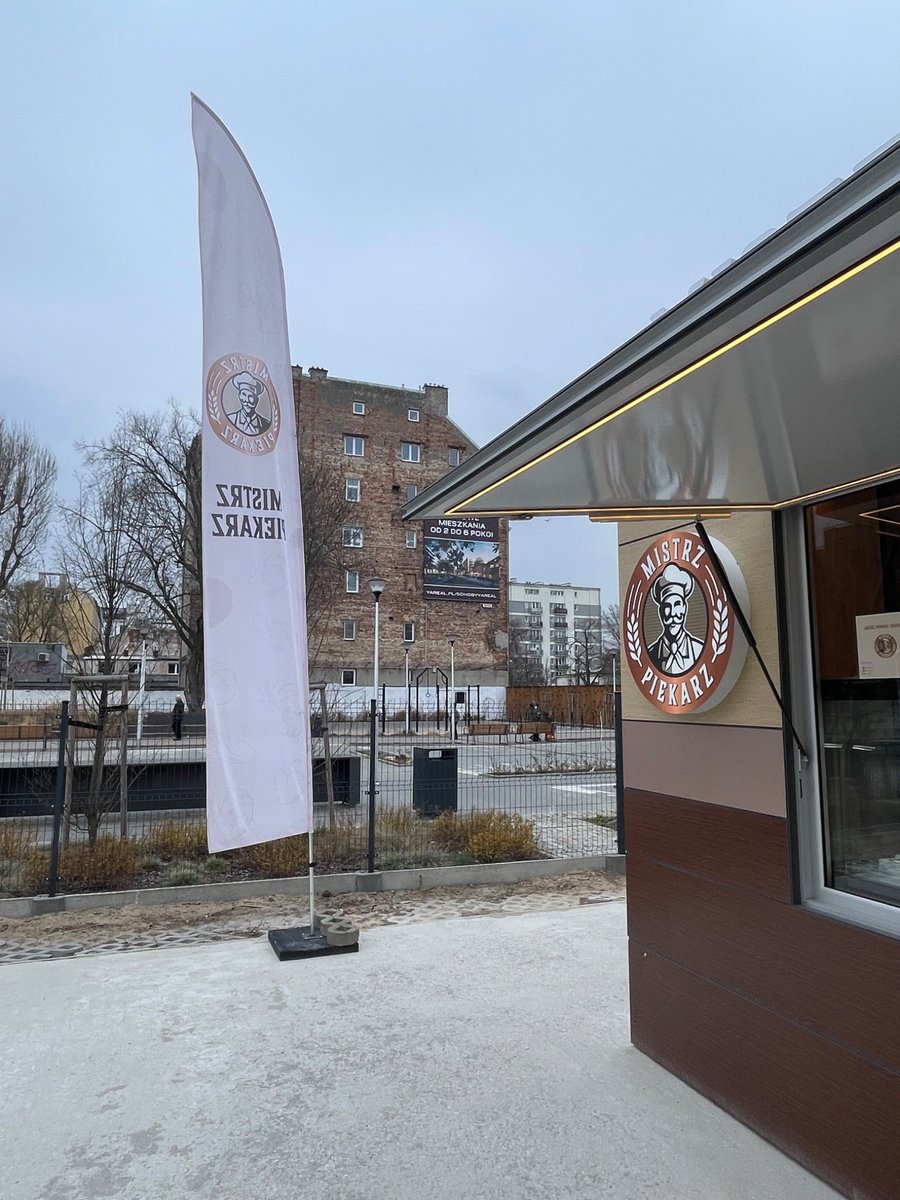 Robert_Migas's tweet photo. Na Centrum Lokalnym Kamionek otworzył się pawilon handlowy z pieczywem na prywatnym gruncie. Szkoda, że Zarząd Dzielnicy wywiózł pawilony za 3,5 mln zł nad Zegrze, „bo nie było chętnych do handlu” 🤡 https://t.co/rXXooSTL9c