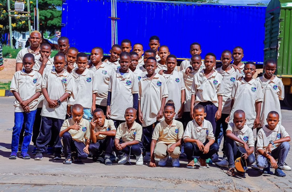 IssaMbuzi's tweet photo. Tupo njiani muda huu tunaenda zetu Nairobi Kenya kwenye Next Stars Tournament, vijana wetu wa Kids Soccer Program (U-7) na (U-13) wanakwenda kutoa darasa la mpira unachezwaje, Alikiba si katoa sare na Bien, sisi tutarudi na ubingwa nyumbani..‼️🔥 https://t.co/2Zw9xvLlnc