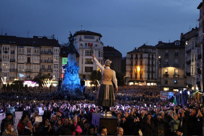 Landerlandia's tweet photo. Gasteiz, 2026ko martxoan: 
3an, 8an, 17an eta 27an. 

#M3MORIA #BORROKA #ANTOLAKUNTZA #FEMINISMOA #EUSKARA 

Lau egun, lau irudi, milaka taupada: Gasteiz. https://t.co/VKMKkFGn32