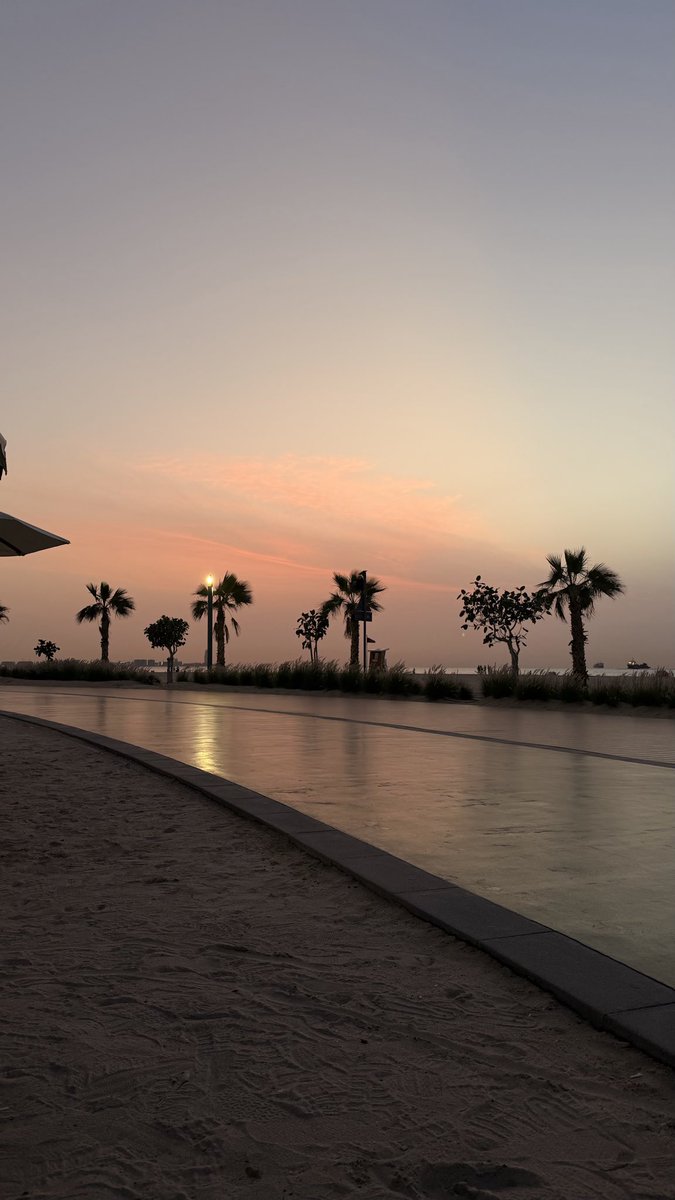 danatfaili's tweet photo. Not much makes sense lately, but Dubai sunsets do https://t.co/D8T9sKNZSM