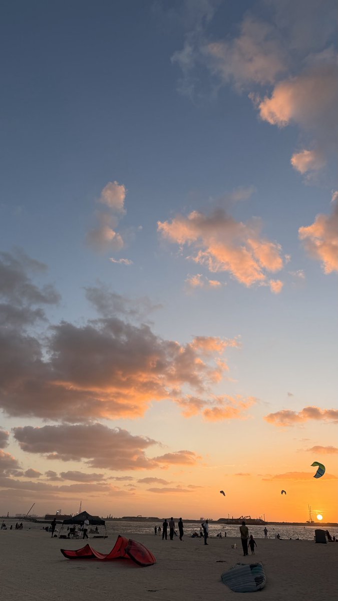 danatfaili's tweet photo. Not much makes sense lately, but Dubai sunsets do https://t.co/D8T9sKNZSM