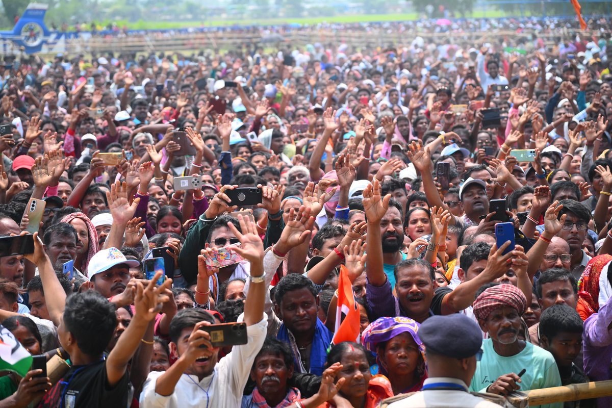AITCofficial's tweet photo. Narayangarh has spoken.

Smt. @MamataOfficial was received today with boundless enthusiasm and warmth by the people, who turned out in overwhelming numbers for the janasabha in support of our candidate Smt. Pratibha Rani Maity.

The scenes today were not merely those of a political rally. They were a declaration. A declaration that Narayangarh stands firmly, proudly, and decisively with Maa-Mati-Manush. The people of this land have made their choice.

And that choice is Smt. Pratibha Rani Maity.