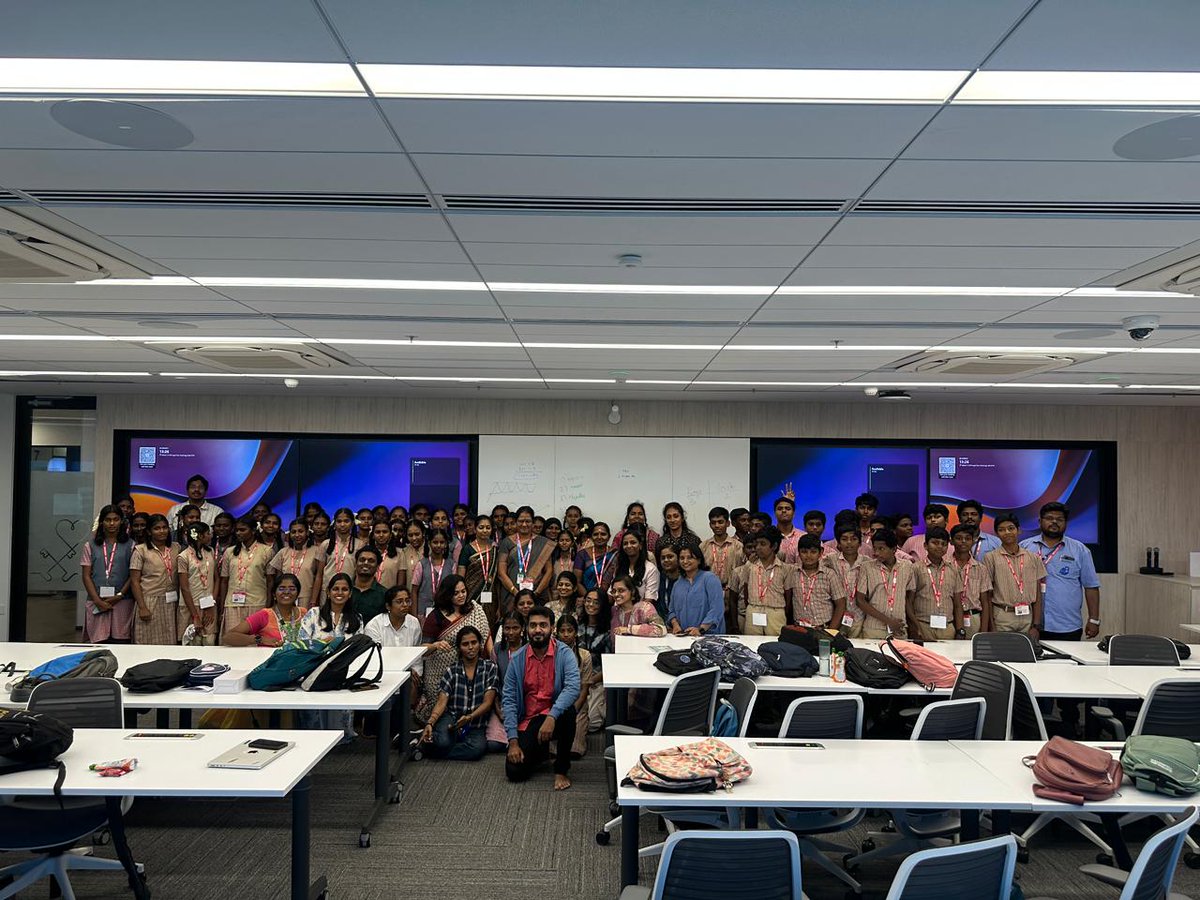 Sastratbi's tweet photo. 55 students from Municipal Higher Secondary School, Hasthinapuram explored innovation, AI, and future careers at PayPal Chennai.

Proud to be part of this journey as FIRST Incubation Centre, CSR Executive Partner—empowering the next generation.

 #SASTRA #PayPal #empowerstudent https://t.co/Uf8IGfvcEu