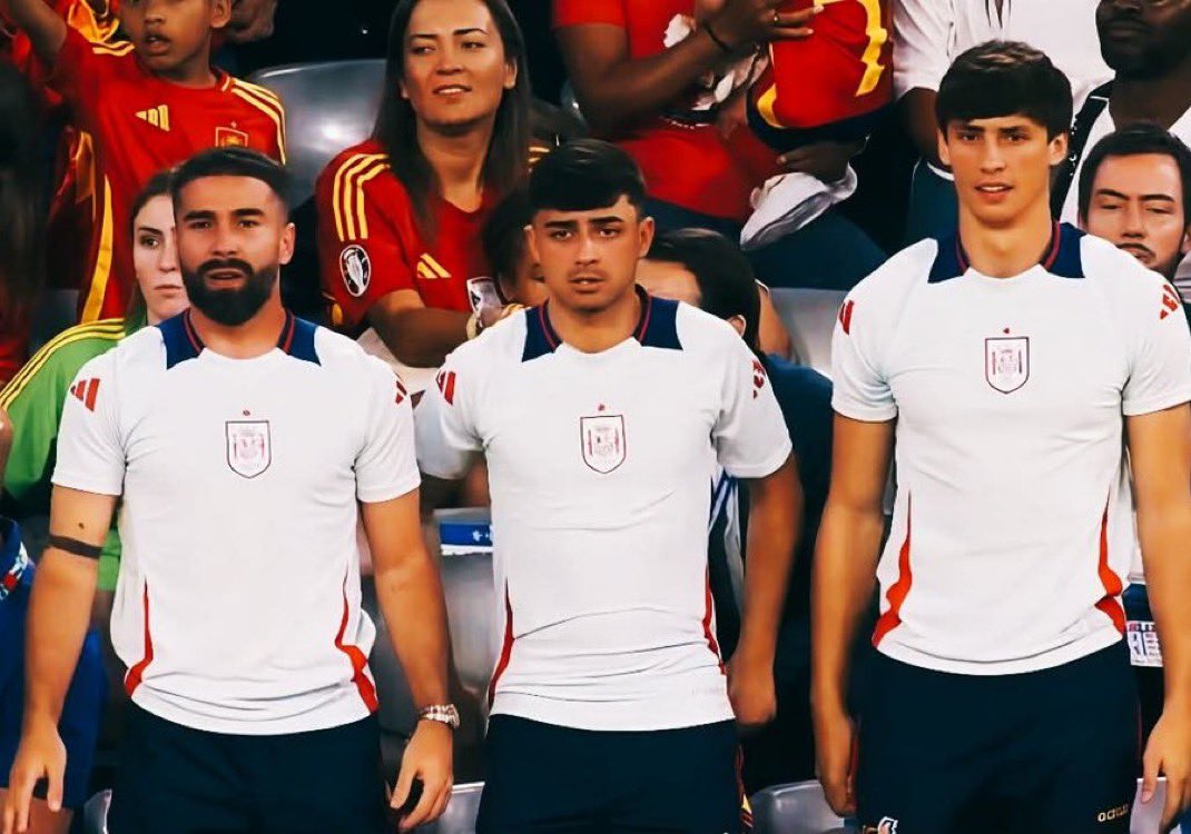 Twilight tweet media