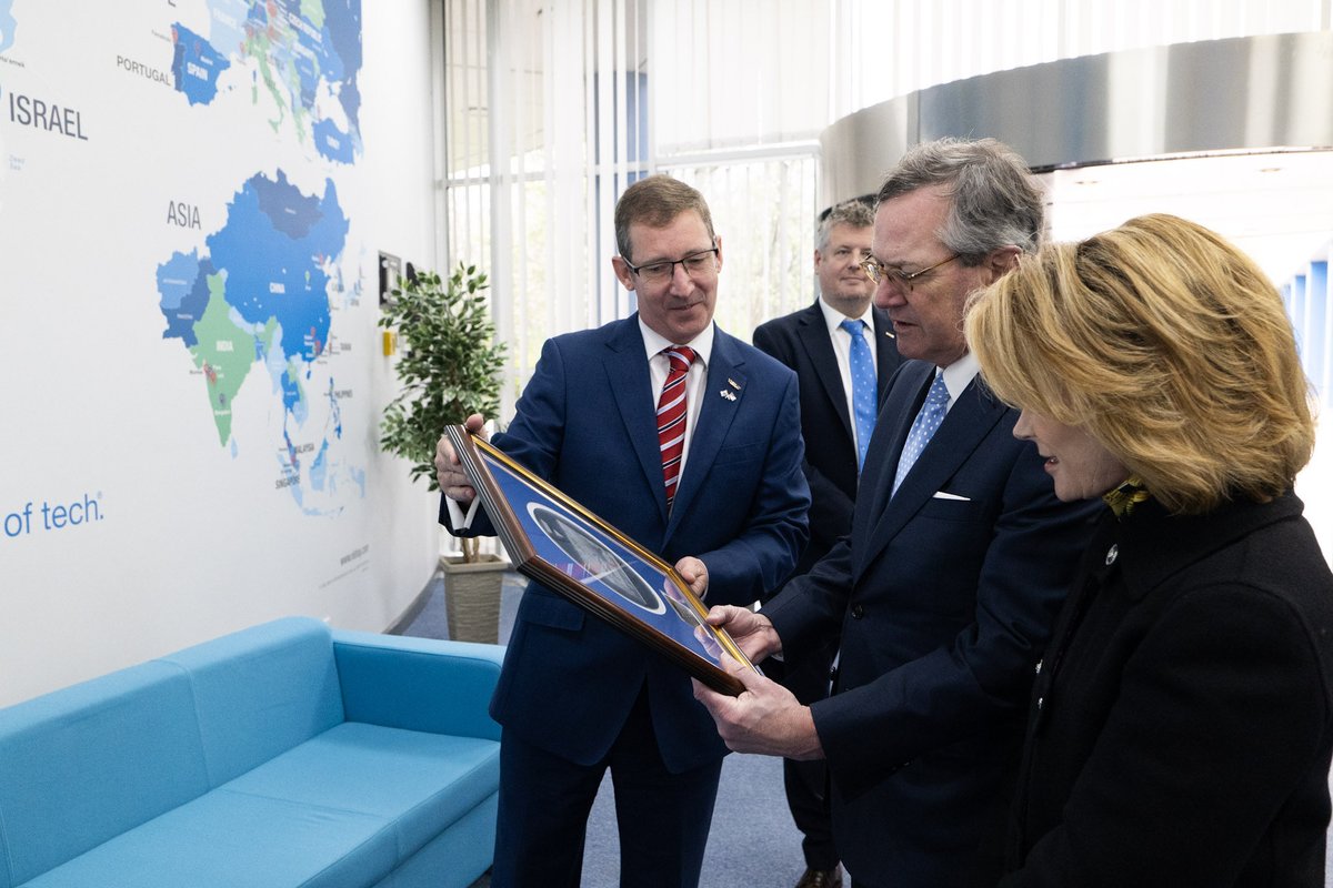 Ambassador Warren Stephens tweet media