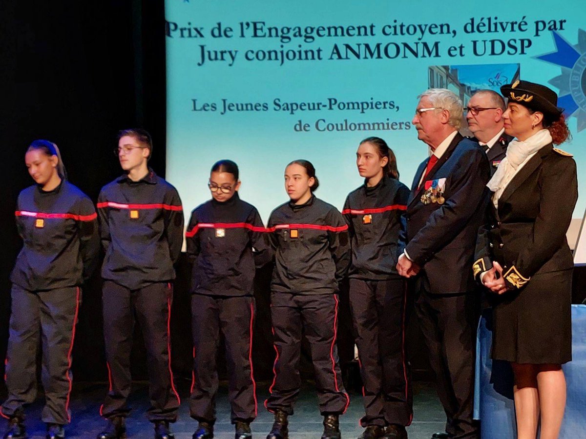Prefet77's tweet photo. #AssembleeGenerale l🎖️Céline Platel, directrice de cabinet représentait le Préfet de #SeineEtMarne lors de l’AG de l’#ONM.
👏 Des jeunes engagés, récompensés pour leurs actions et leurs valeurs : un bel exemple de #vivreensemble et d’engagement au service de l’intérêt général. https://t.co/st3z4okd7D