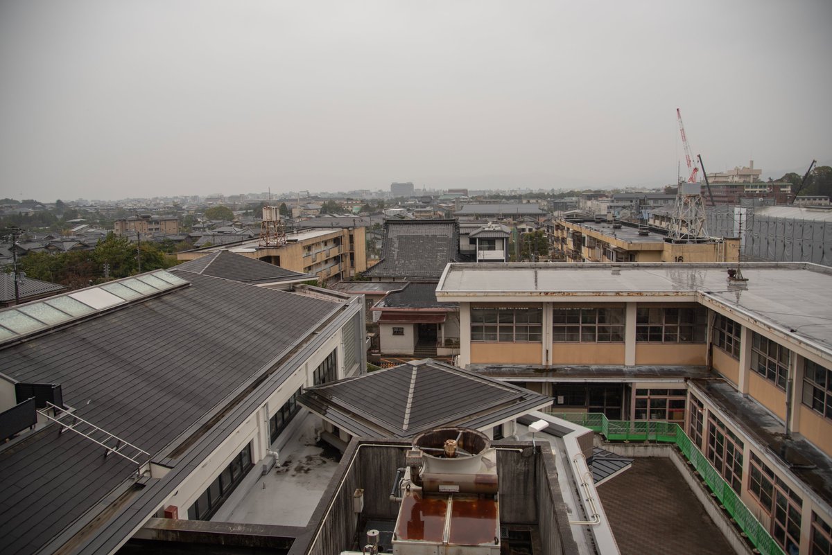 2026年3月25日　小雨の降るなか、左京東部いきいき市民活動センター閉館記念イベントを開催しました。40名ほどがご来場、10年ぶりに足を運んでくださった方も。

メモリアルツアーでは、「コミュニティセンター」として運営されていた頃の地図を片手に館内をめぐりました。

本日、最後の開館日です。