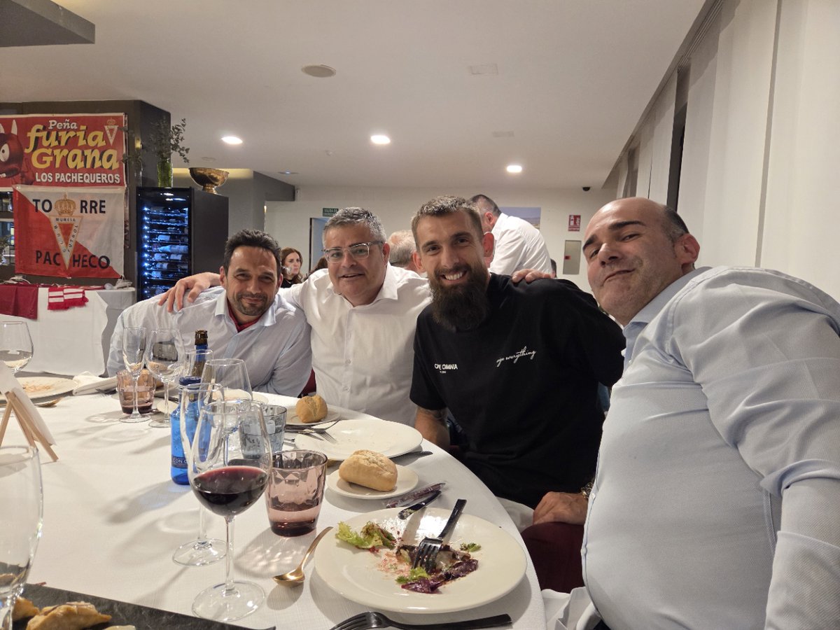 Gol del Murcia tweet media