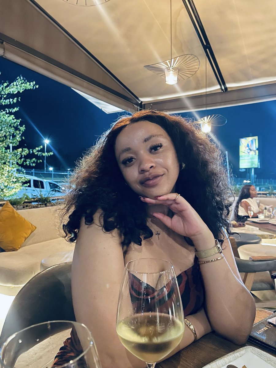 Tlhologelo M tweet media