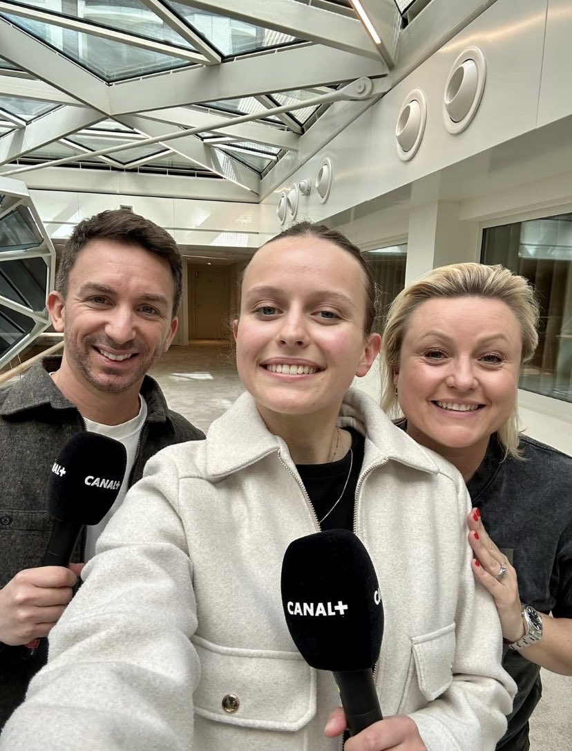 JustinePEDEMONT's tweet image. Ce week-end j’étais aux commentaires @CanalplusMotoGP comme consultante🔥 
À défaut d’être sur ma #moto j’étais au micro pour le @World_WCR 
J’espère que vous avez aimé le duo avec @GuenaelleLongy🫣
#RDV a Assen 18-19 avril 

👉 Début du @FSBK_officiel vendredi avec ma #CBR600✊