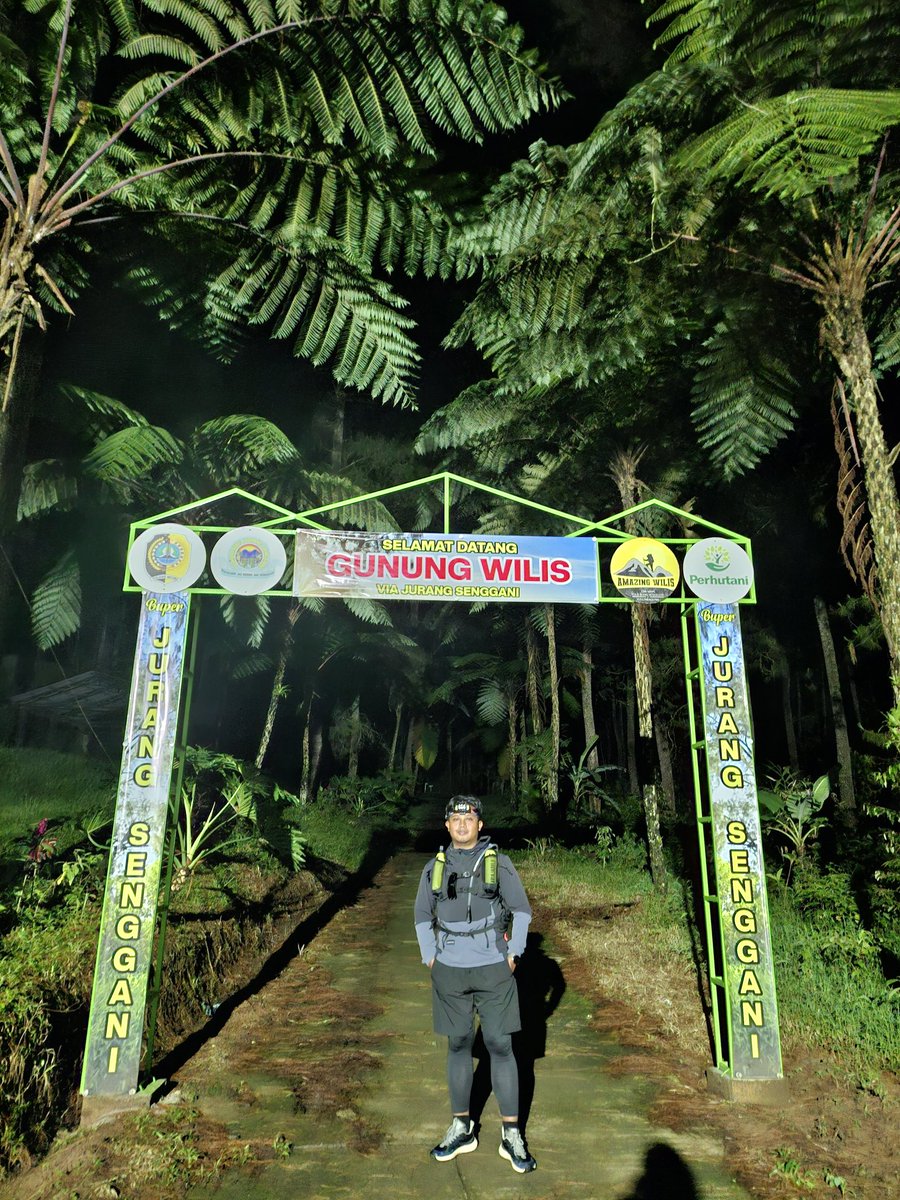 abdaz12_'s tweet photo. Yang asli ± 5 jam 😬
Btw setiap istirahat aku jeda waktunya, mustahil di 2000mdpl dengan waktu 2-3 jam 🙂‍↔️

Dasar pemuda jompo 😬🫠🤣🤣 https://t.co/AmVUom0jk3