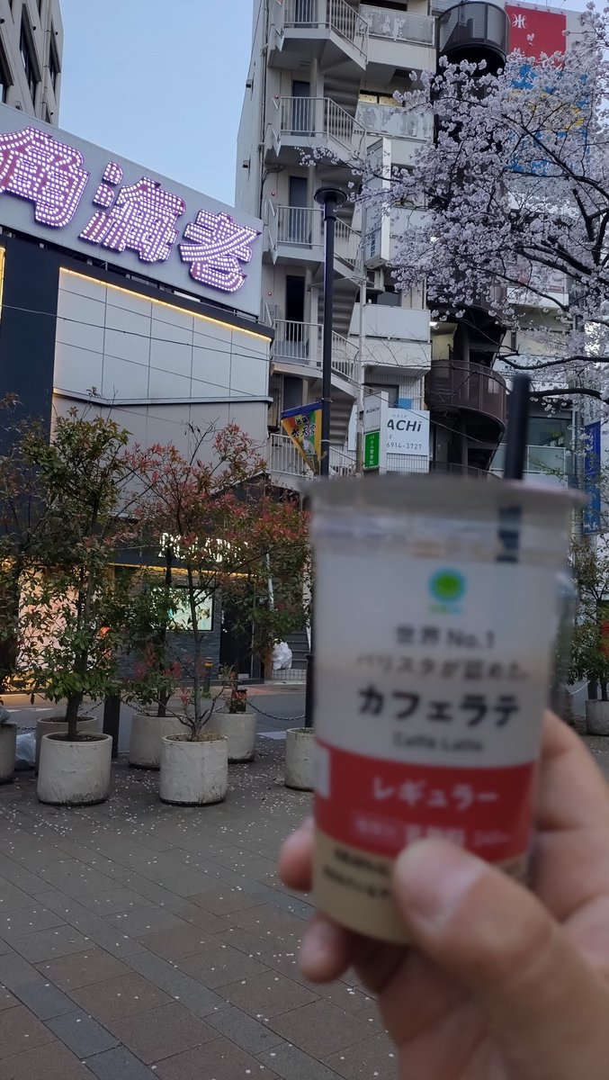 野営あき tweet media