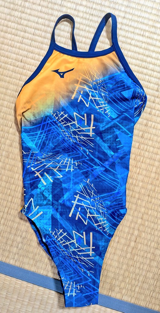 arn4041w's tweet photo. 初めてのMizuno練習用。去年の秋冬モデルのエクサースーツ。柄がオシャレ。 https://t.co/kUmeDmS25u