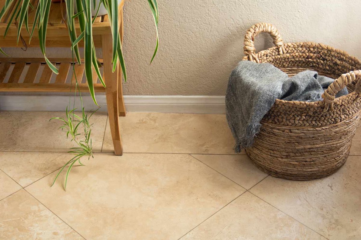 6. ترافنتينو (Travertine)

بيج طبيعي مع مسام – مقاوم ومناسب داخل وخارج.