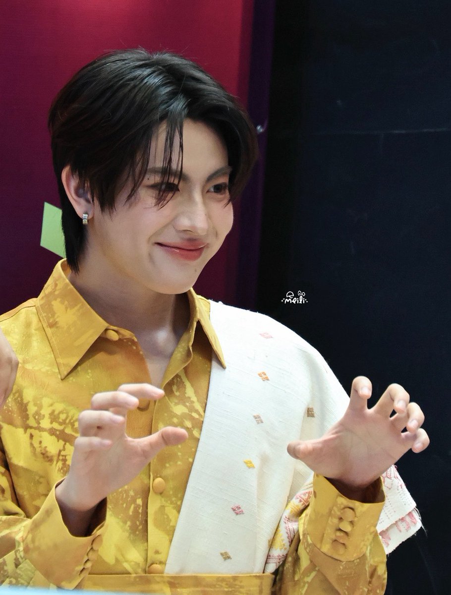 Meili ≽^•༚•🎀≼ tweet media