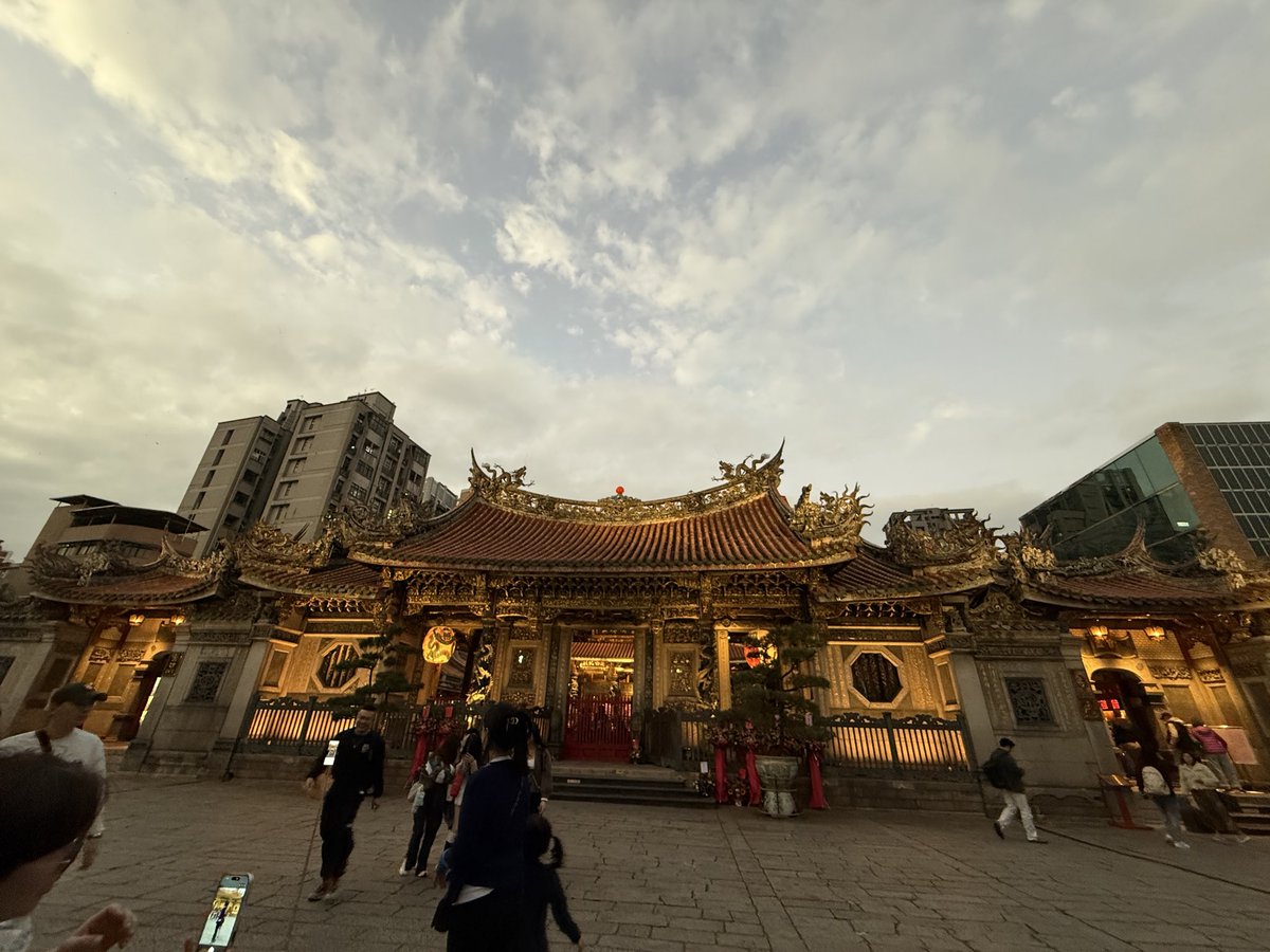Ximending Rainbow Road &amp; WalkingStreet #taiwan #taipei #travel #photography #photooftheday  #building #Taipei101 #Architecturedesign #taipeitravel #streetphotography  #iseetaiwan #cyperpunk #coffee #ximending #rainbow