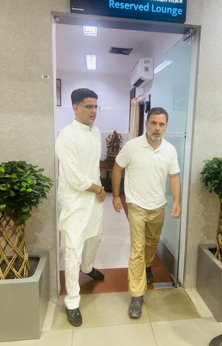 SunilSharmaInc_'s tweet image. #Boss
 #With 
#Boss