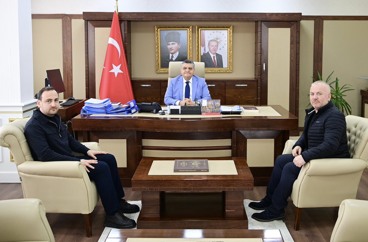 📌 Nirengi Kültür Sanat Derneği Başkanı/Festival Yönetmeni İzzet Arslan, Yönetim Kurulu Üyesi Hakan Özcan ile birlikte, Valimiz Dr. <a href="/mustafaozarslnn/">🇹🇷Dr.Mustafa Özarslan</a>'ı makamında ziyaret ettiler.

📌Ziyarette, 

📌 Kültür ve Turizm Bakanlığı Sinema Genel Müdürlüğü’nün katkılarıyla düzenlenecek