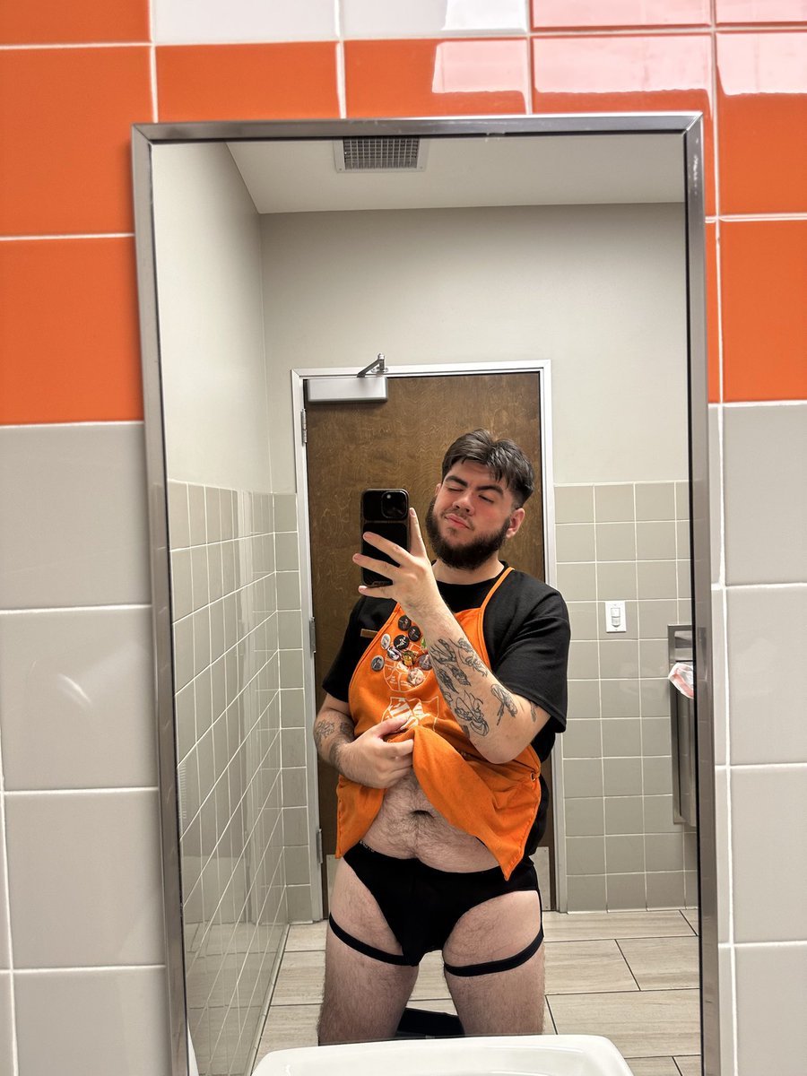 F_Cruz014's tweet photo. Glasses on or off? 🧡🛠️✨ https://t.co/WhVhvlqpvL