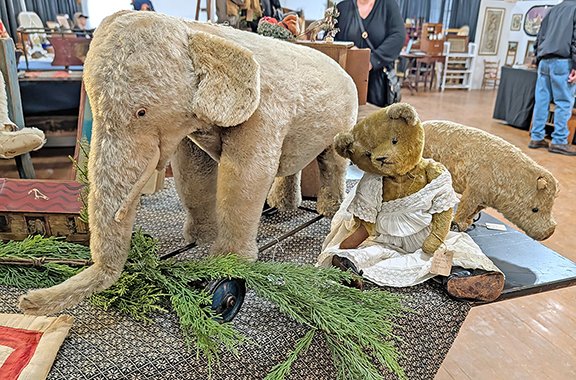 Maine Antique Digest tweet media