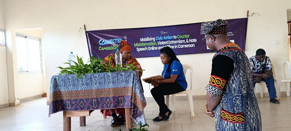 civic_watch's tweet image. On 28/03 in Bamenda, Civic Watch &amp;amp; YADEF, hosted a dialogue on culture, identity &amp;amp; peaceful coexistence.

Leaders, incl. Fon of Babungo, stressed: embracing diversity is key to fighting #HateSpeech.

✨ Culture unites. Let’s promote tolerance &amp;amp; peace.

#HateFreeCommunities