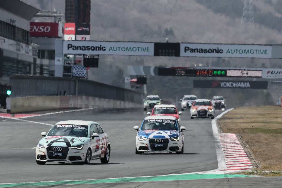 takumi_motoroil's tweet image. 2026 Audi A1 Fun Cup が富士スピードウェイにて開幕いたしました☆

たくさんのA1たちのハチマキも #TAKMO へ貼り替え完了しております！

このイコールコンディションのワンメイクレースも、オイルの研究開発にとてもよい知見を与えてくれます。

#audi 
#a1funcup
#hitotsuyamaracing
#TAKMO
