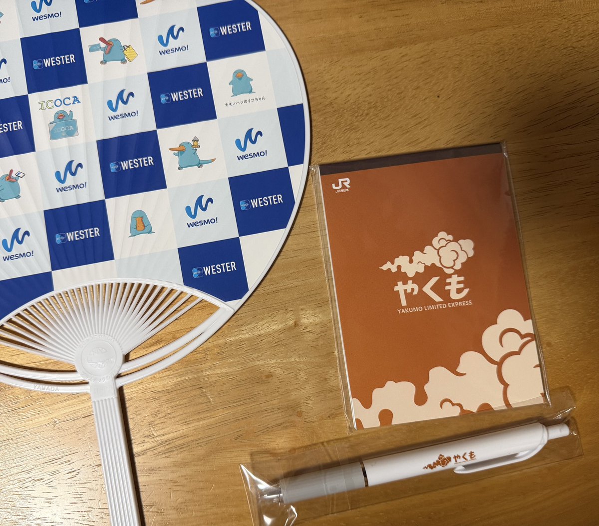 halyocci's tweet photo. 昨日のホームゲームはJR西日本さんのブースがあって、グッズをICOCAで買ったらできるガラポンでやくものグッズ（非売品！）が当たって😆
そして配布されてた袋にはマステが入ってたけど、デザインが中の人 @ax_wp9 さんだったでおおっとなったのも😆
#JR西日本 https://t.co/BwezQxh6GR