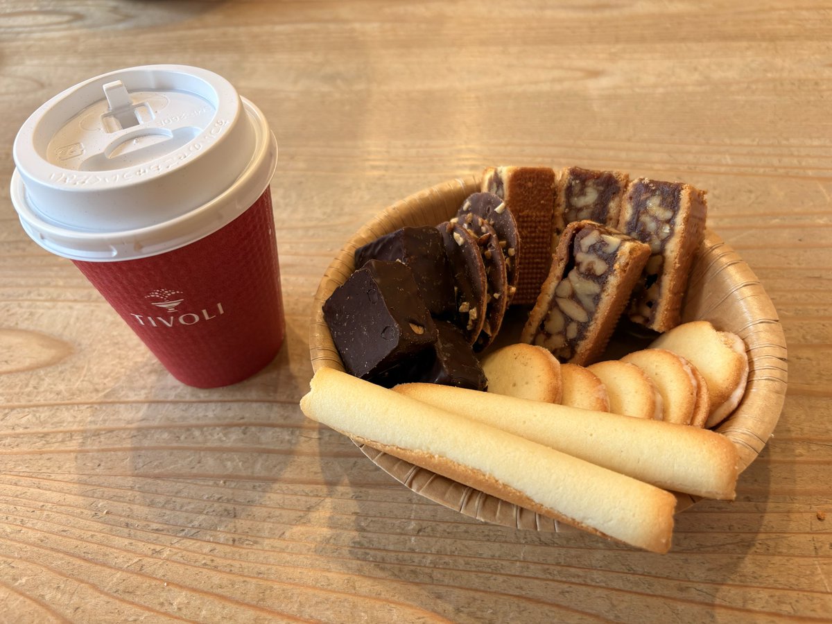 かなれ tweet media