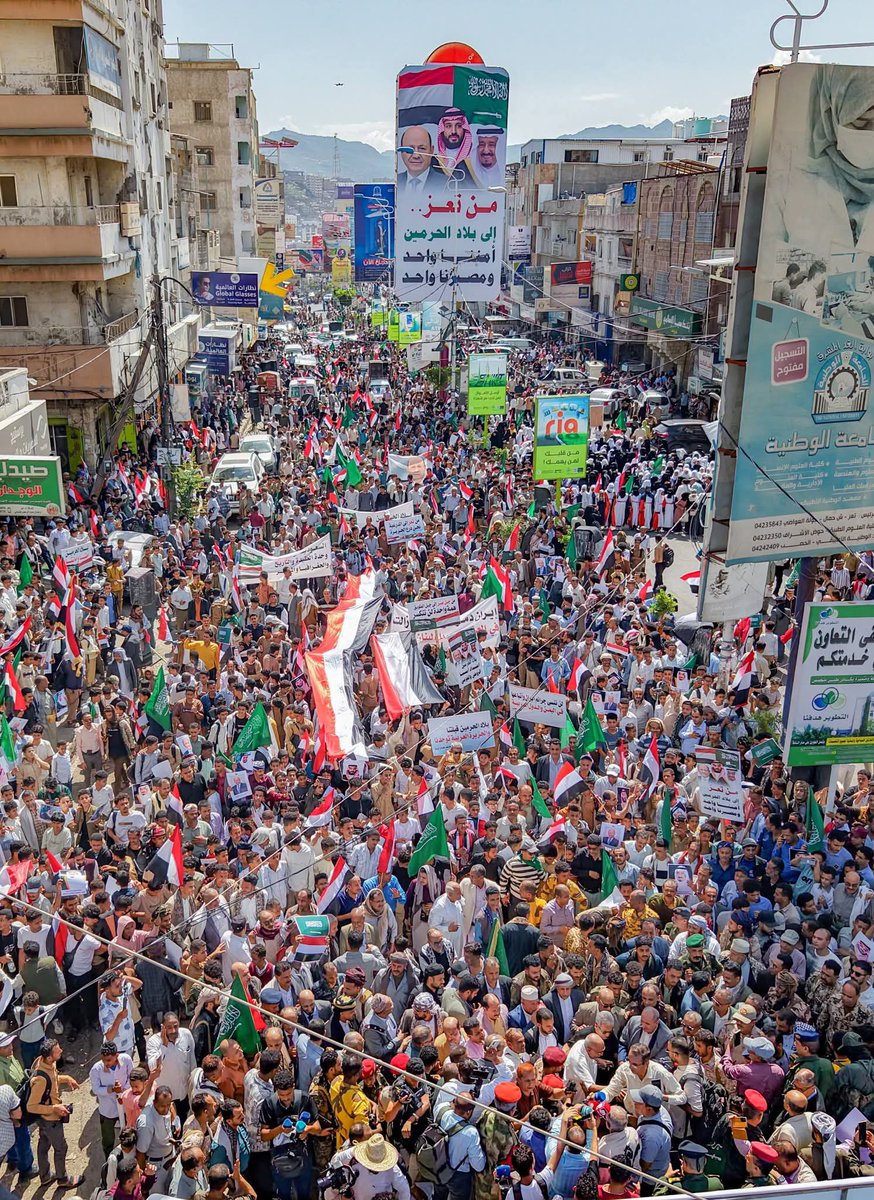 mamdouh4729's tweet photo. تعز العربية الأبيّة تقف مع السعودية

جسدين في قلب واحد 💚💚💚 https://t.co/rAFmppv1yS