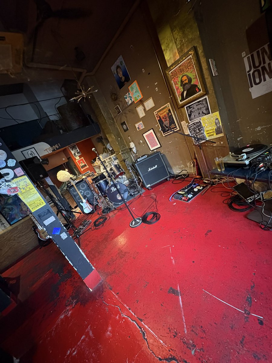 bar_sdr's tweet image. 03/30(月)OPEN 21:00
昨日も最高な日曜日でした
いつも通り酔っぱらい
よく働けたな
本日もよろしくお願いします！
#barsdr