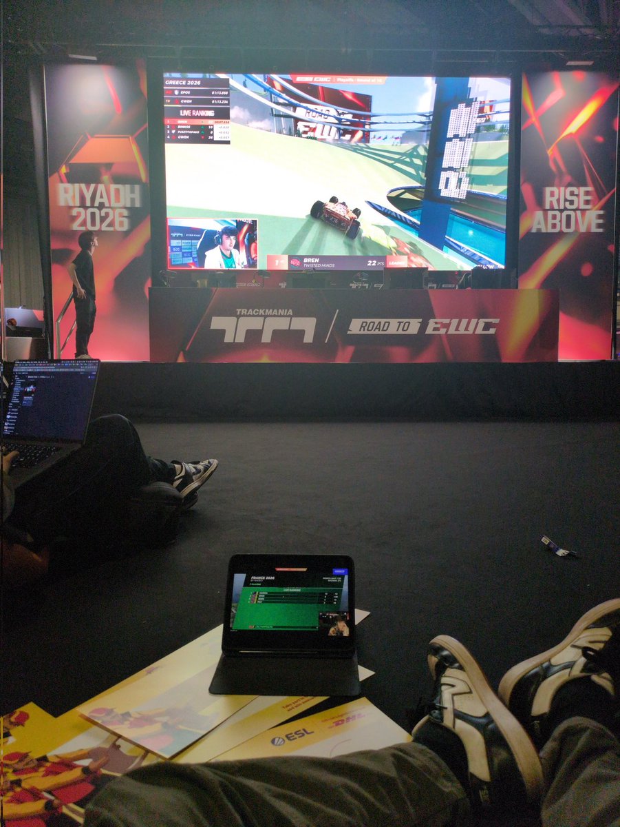 Split | Coob tweet media