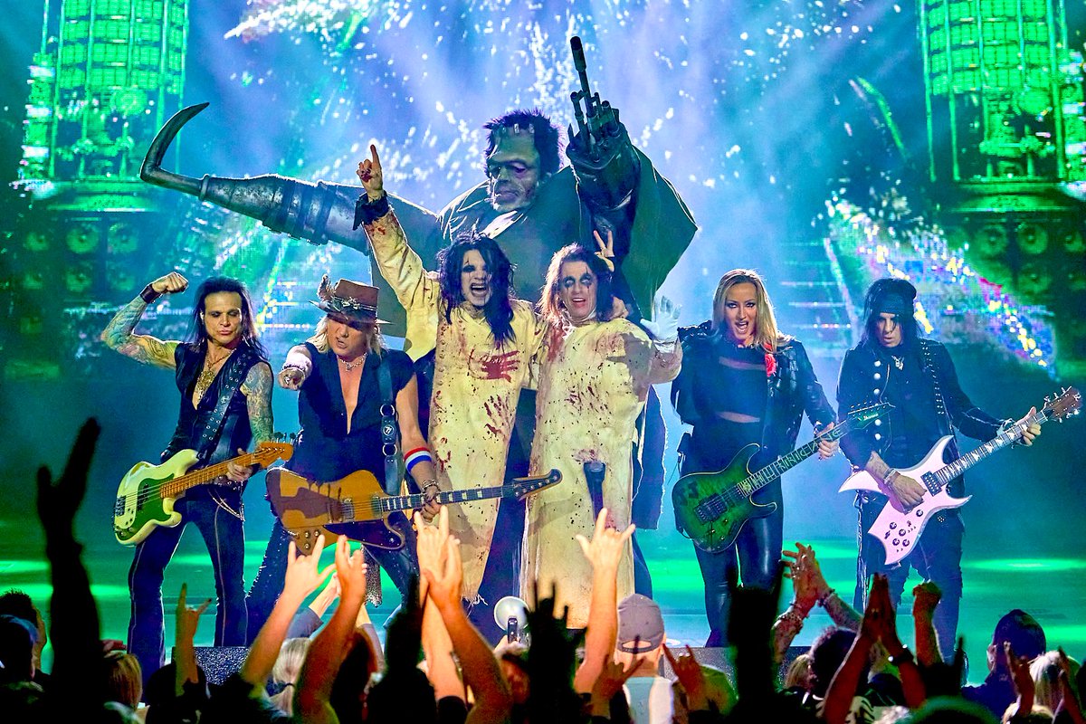 CrissAngel's tweet image. EXCLUSIVE PICS
Alice Cooper🩸Criss Angel
WELCOME TO OUR NIGHTMARE
ONLY 6 SHOWS
April 2, 3, 4 / May 21, 22, 23 
GET TICKETS: ticketmaster.com/crissangel

#LasVegas #Live #Concert #Magic #Horror