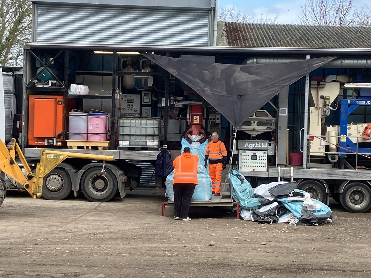 MartinHarwood11's tweet photo. Kameleon peas being cleaned in Hertfordshire this morning ready to plant as conditions allow @AgriiUK @pgroresearch https://t.co/kSCWcSSbta