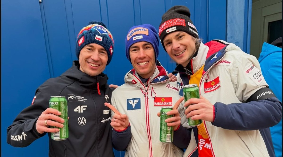 startgate13's tweet photo. jak miło że kraft wrzucił zdjęcie z rodzicami #skijumpingfamily https://t.co/Zf1Df6lZbE