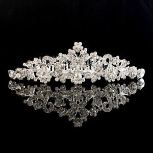 IndiraChaudhry's tweet image. #Pasand #Shair Betiyaan sab ke muqaddar mein kahaan hoti hain...Ghar khuda ko jo pasand aaye wahaan hoti hain...
Khusnaseeb hote hain jinki hoti hain betiyaan...Sar ka taaj hoti hain betiyaan...