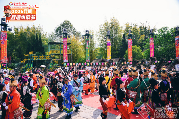 Kunminginfohub's tweet photo. The Jingpo Minority's Munao Zongge Festival kicked off at the Jingpo Village in Yunnan Nationalities Village. People gathered here to take part in this annual grand celebration, a national intangible cultural heritage item. #KunmingBloomsWithYou #SojourninYunnan #CoCreateKunming https://t.co/UpHfl0AZzz