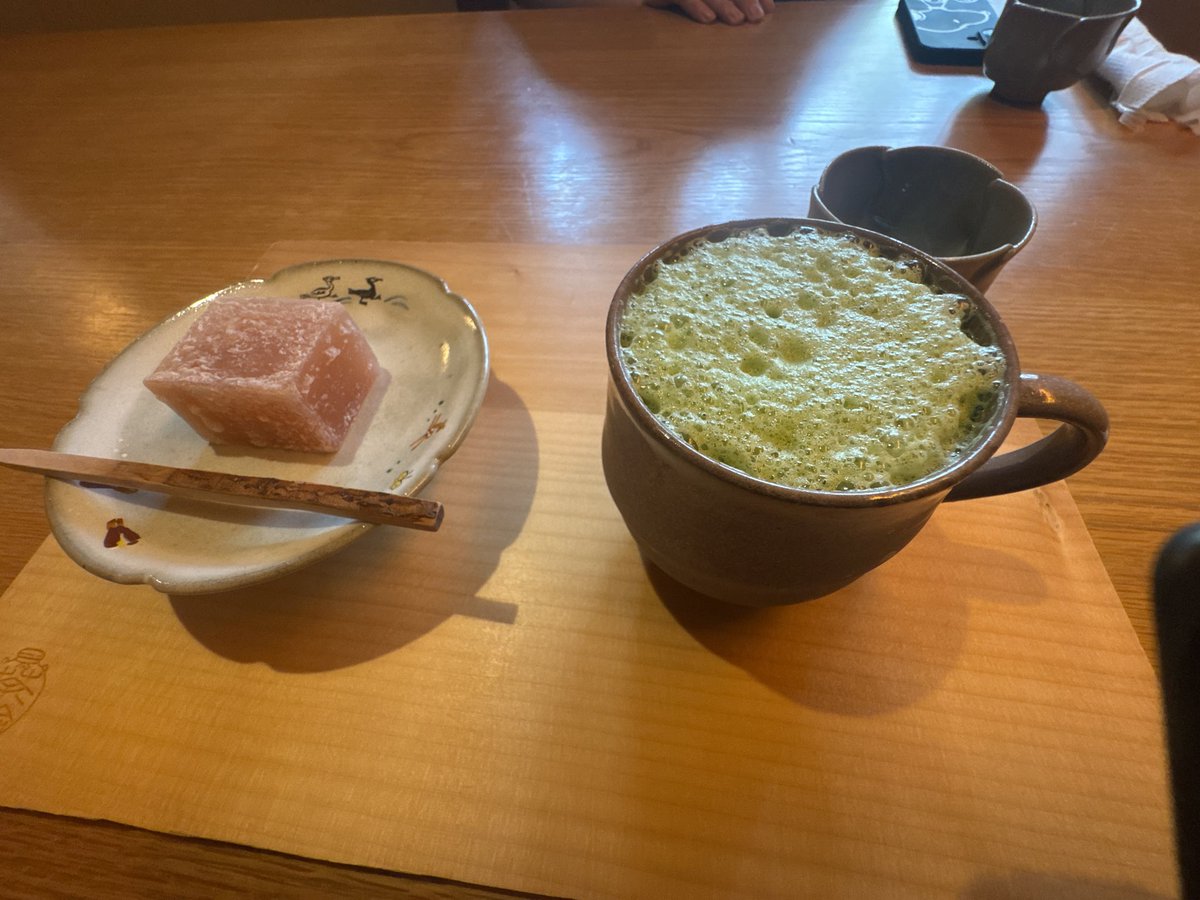 pato_frankene's tweet photo. 器作った先生の解説聞きながらお茶しました https://t.co/2g6jbqMPQ2