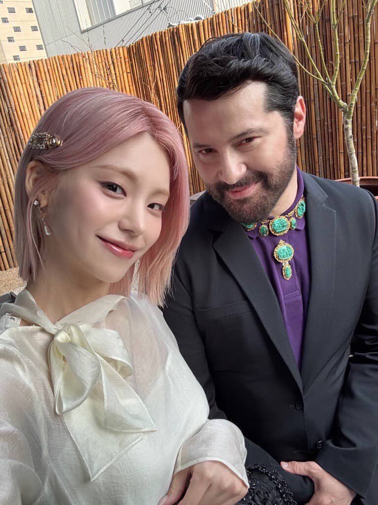storingyeji's tweet photo. 260330 roger vivier #예지 #YEJI 

A special moment in Seoul with our Global Brand Ambassador YEJI and Creative Director Gherardo Felloni. https://t.co/q7huMhl0tK