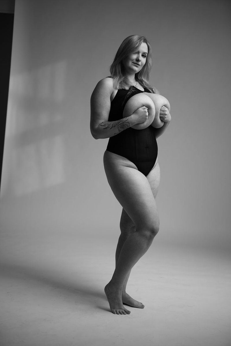 Kira Liv tweet media