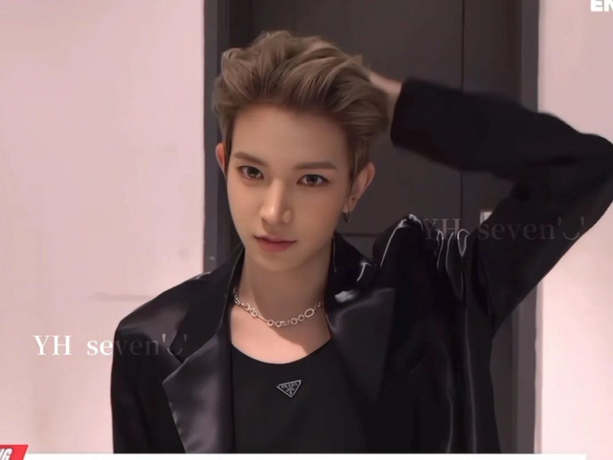 nomean121's tweet photo. where can i find a guy who looks so pretty with slickback hair https://t.co/BGg4G1bfof