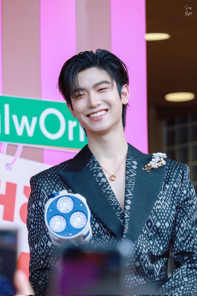 KtShawol's tweet photo. ♡՞༉

Thomas Kong Songkran at Central
#CentralPattanaxThomasKong
#thomaskong #โทมัสก้อง https://t.co/VKvtDFZkC5
