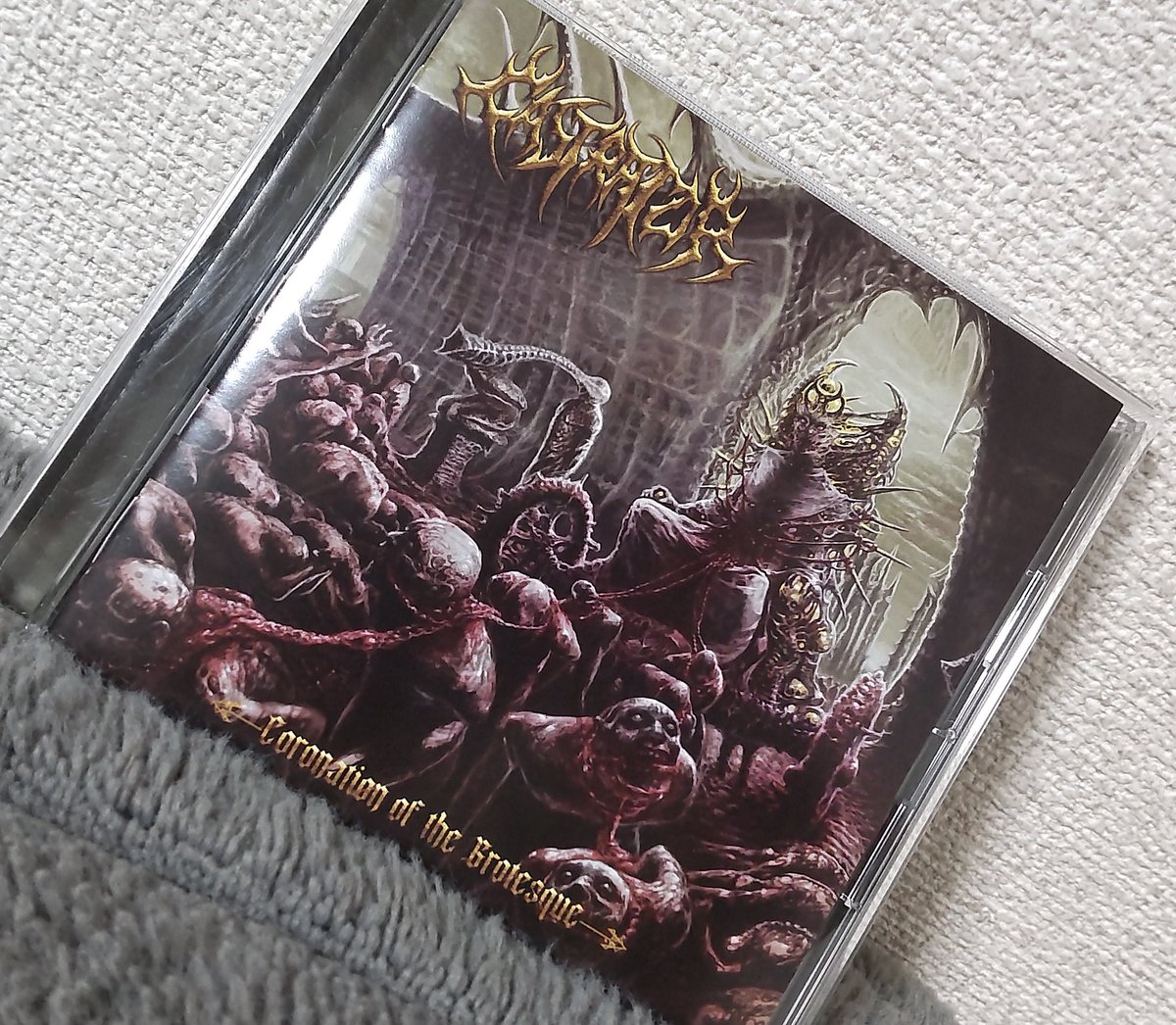 nerisuke's tweet image. Castrator /「Coronation of the Grotesque 」

めちゃ渋いオールドスクールなNYDMでやべーってなっててPV観たらオール·フィーメルのバンドでたまげた。厳格なやつ。

ベースが元Derketa、現Gruesomeなのね。センス良すぎ。最後のExodusのカバーも最高。

#brutaldeathmetal
#darkdescentrecords