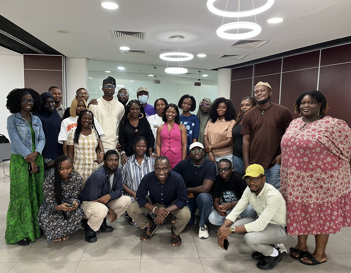 VectorThaViper's tweet photo. … with writers at the Museum for 
Yoruba history and culture.

An interactive session on the ( creative ) journaling of ancestral music and lyricism inspired by ancient African expressions of art whether by sound or fabric designs. 

Ondun! https://t.co/sg1Oomm776
