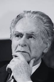 Mistrz pióra Wiesław Myśliwski
odszedł na wieczny odpoczynek.

     "Nie ma czegoś takiego jak przypadek. Cóż to bowiem jest przypadek? To tylko usprawiedliwienie tego, czego nie jesteśmy w stanie zrozumieć"

Nie rozumiem, ale składam pokłon za twórczość,którą zostawiłeś. 💔